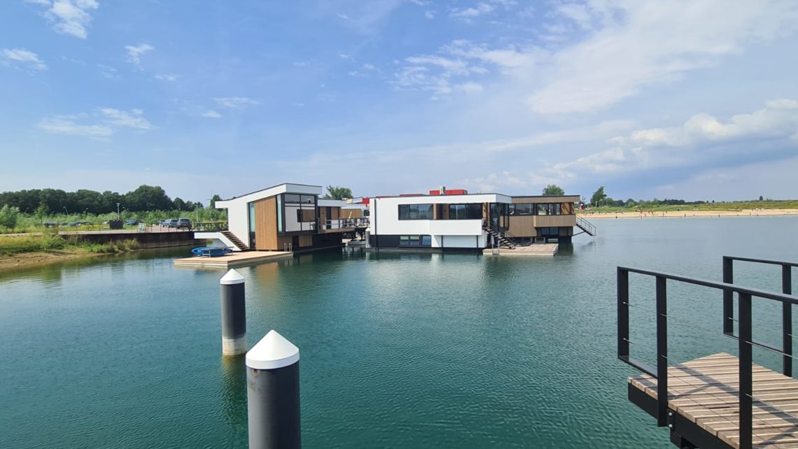 Floating houses Lentse Plas